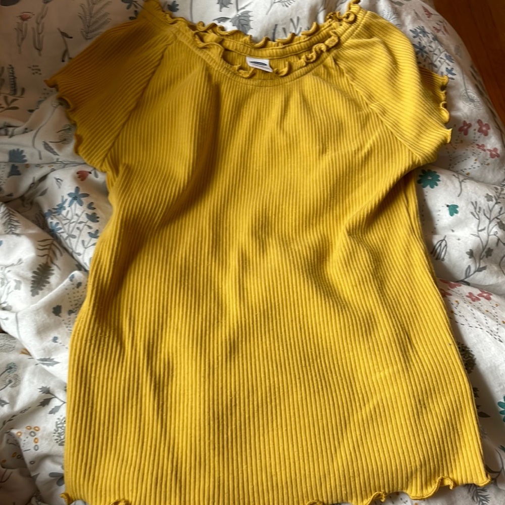 Cute yellow girls top!
